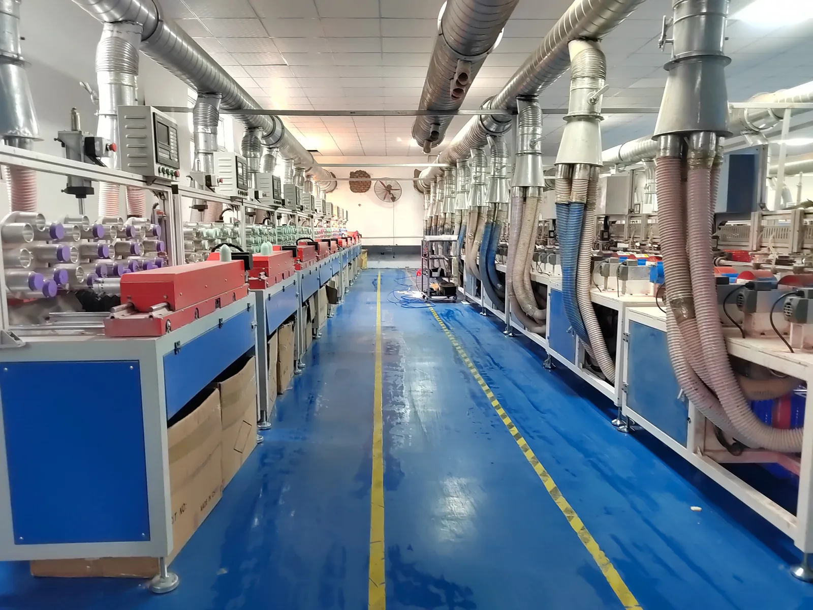 Beauty tool production line inside the GAMBUR facility